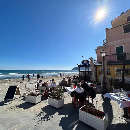 Alassio Central Apartment Дом отдыха *